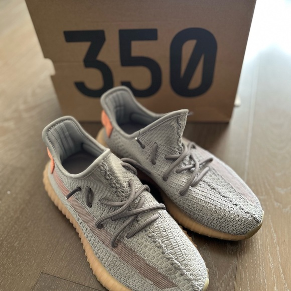 adidas Yeezy Boost 350 V2 - Picture 5 of 7